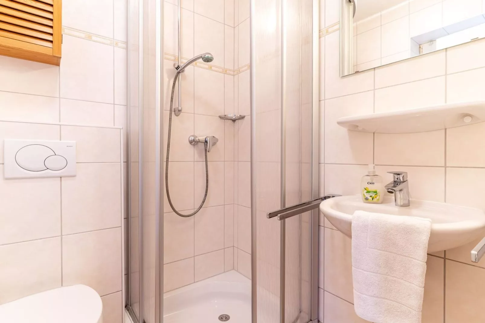 Holiday home Castiglione di Sicilia-Villa Jelú ex Villa Maria-Badkamer