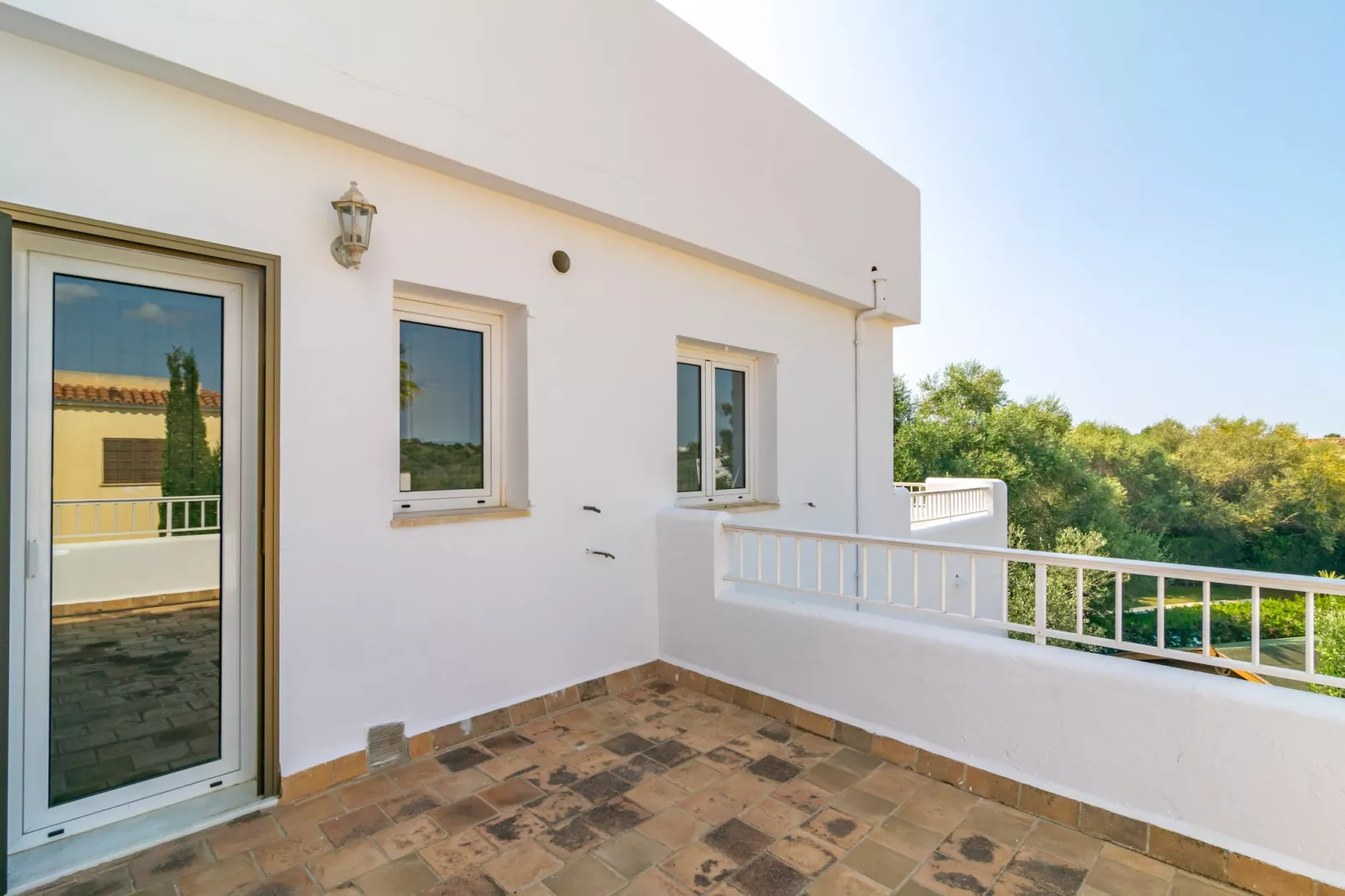Villa Blanca-Image-tags.