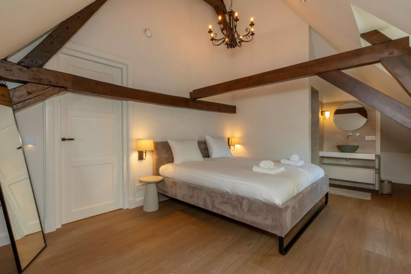 Vakantiehuis 'Boerderij Molenhof' - Stationsweg 5  Heinkenszand-Slaapkamer