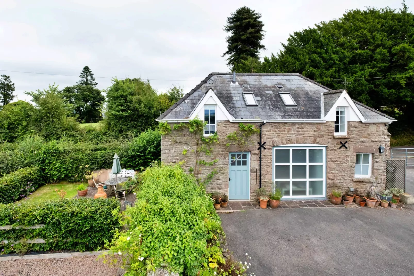 Coach House Wellbeing Retreat-Terras