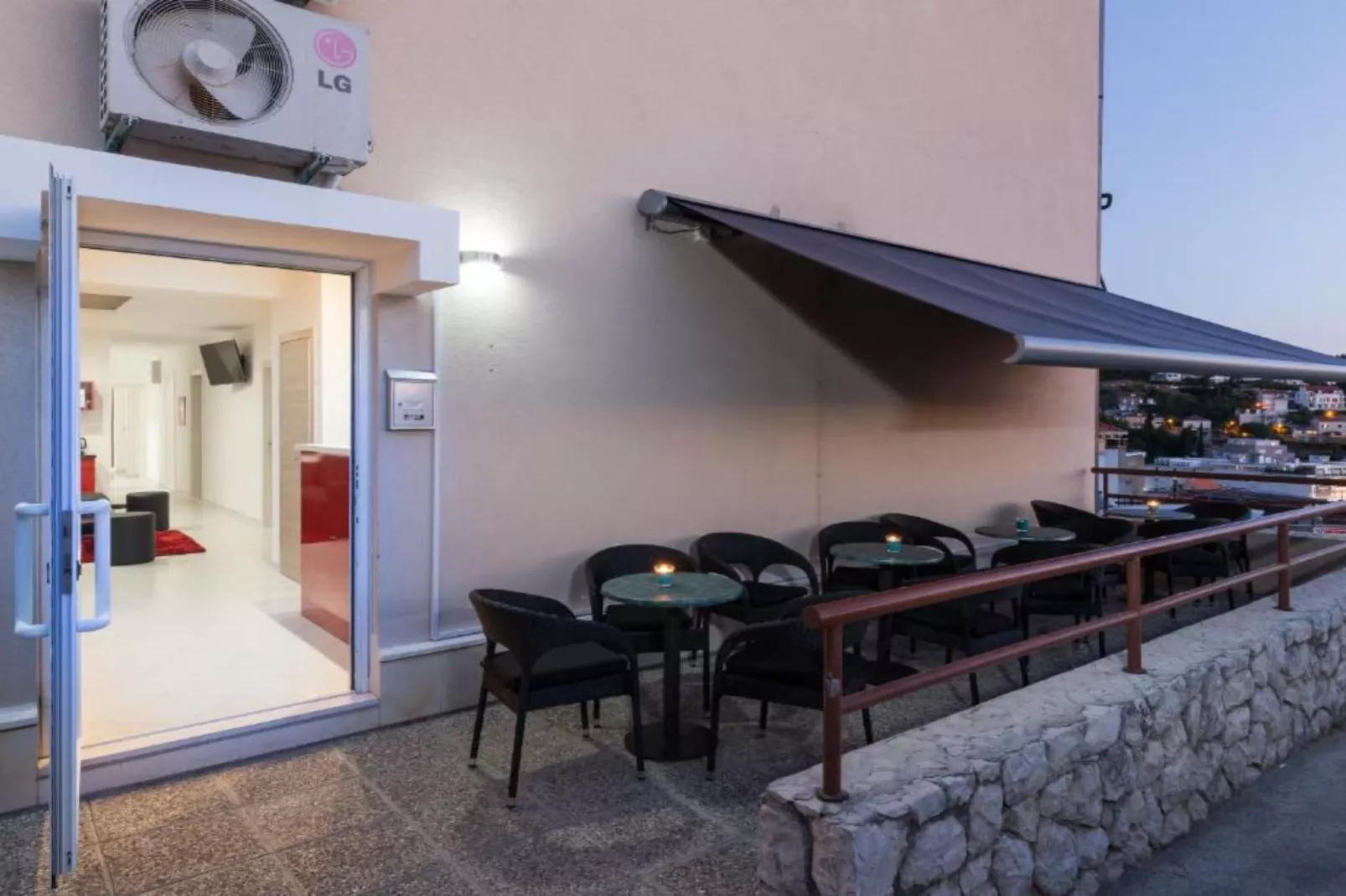 Hostel Free Bird - Bed in Five Bed Mixed Dormitory Room 4 (A)-Eetkamer