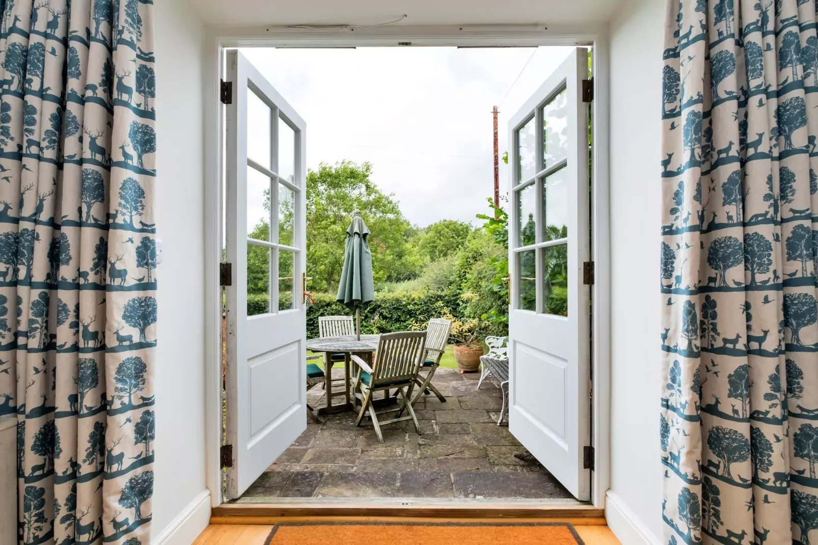 Coach House Wellbeing Retreat-Terras