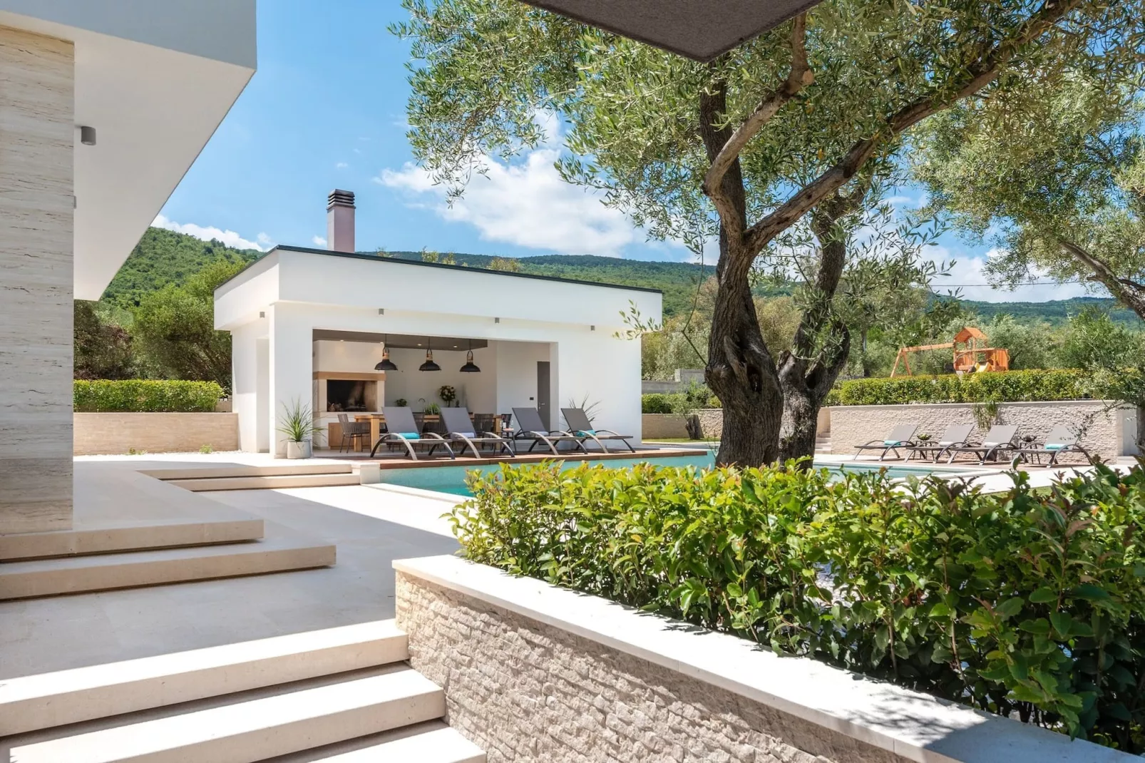 Luxurious Villa Laurea-Buitenlucht