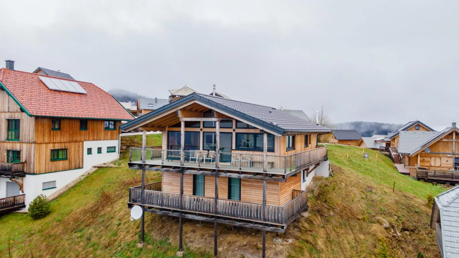 Alpina Lodge-Uitzicht zomer