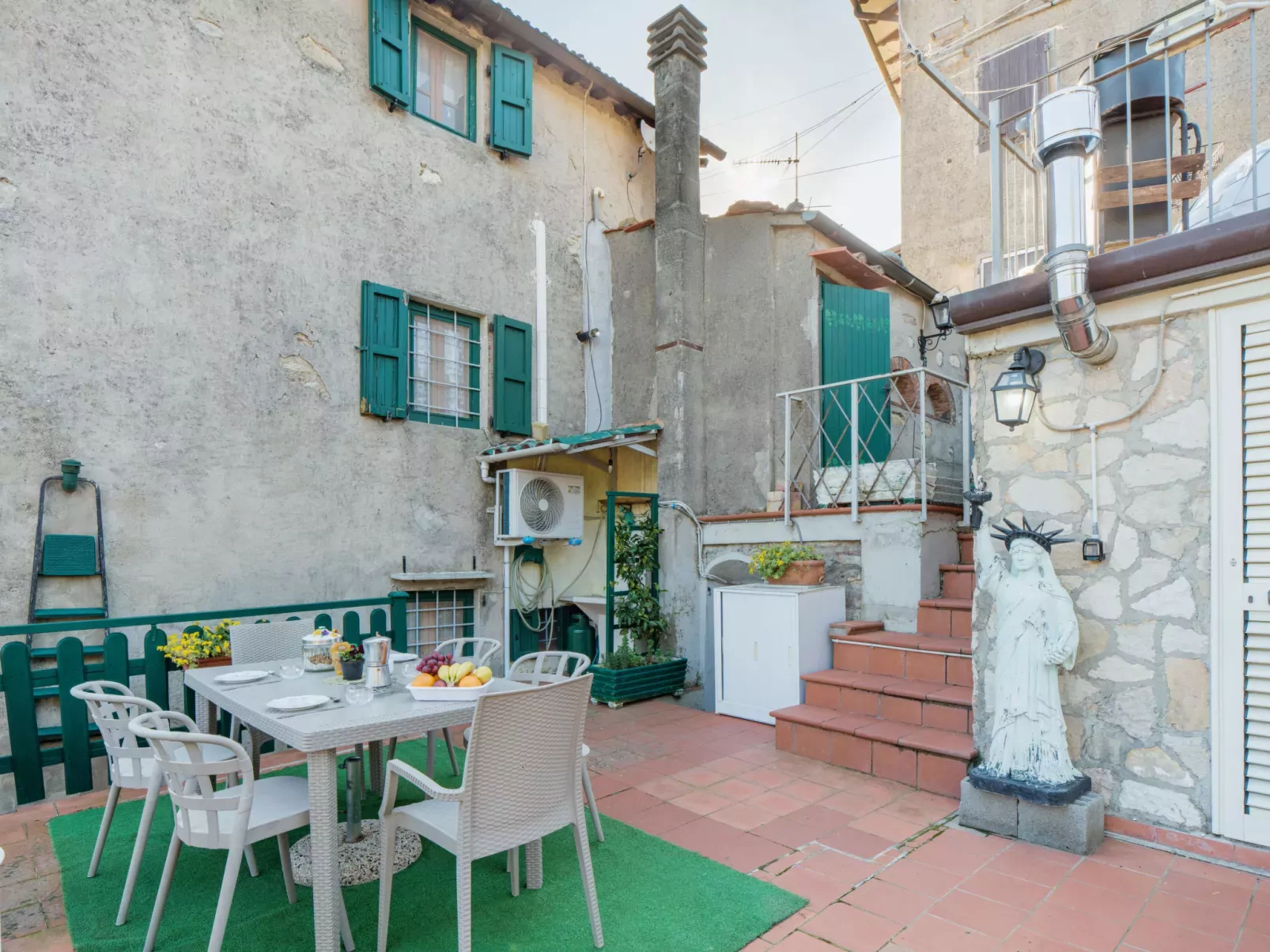 La corte di Miglianello-Buiten