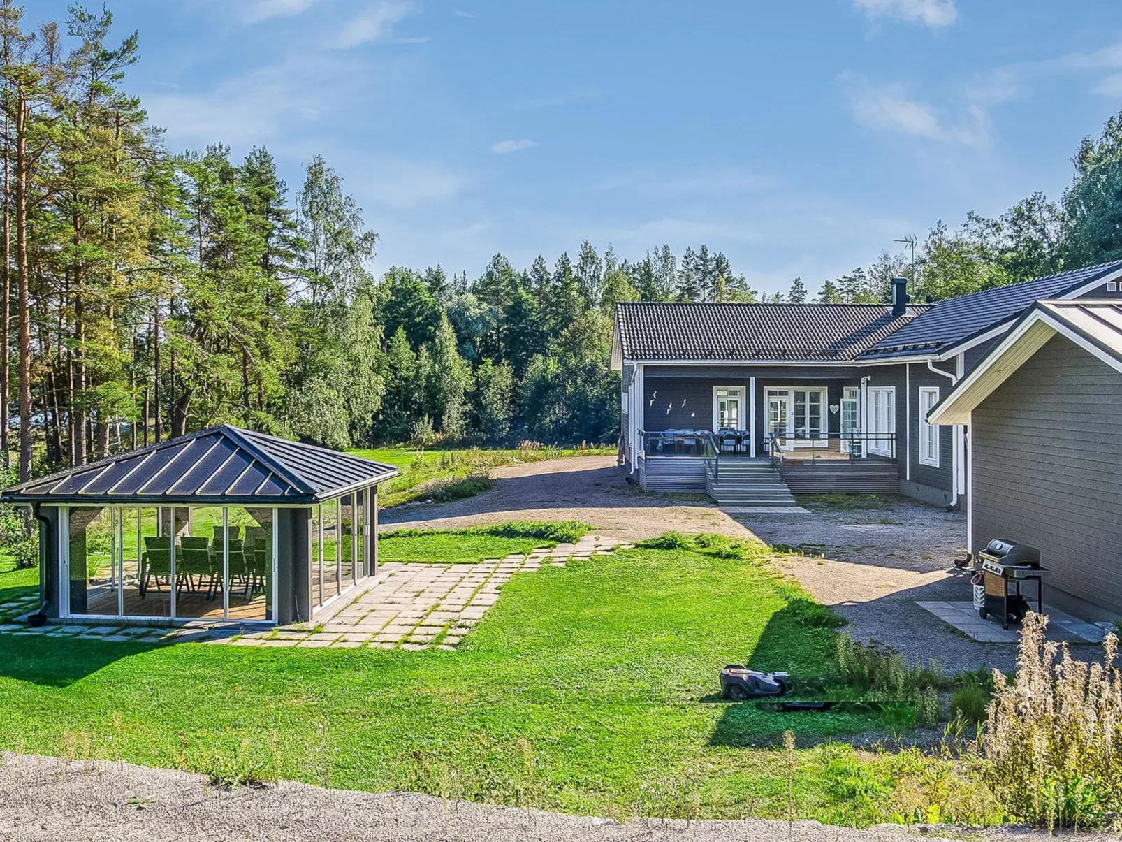 Villa nyåker-Buiten