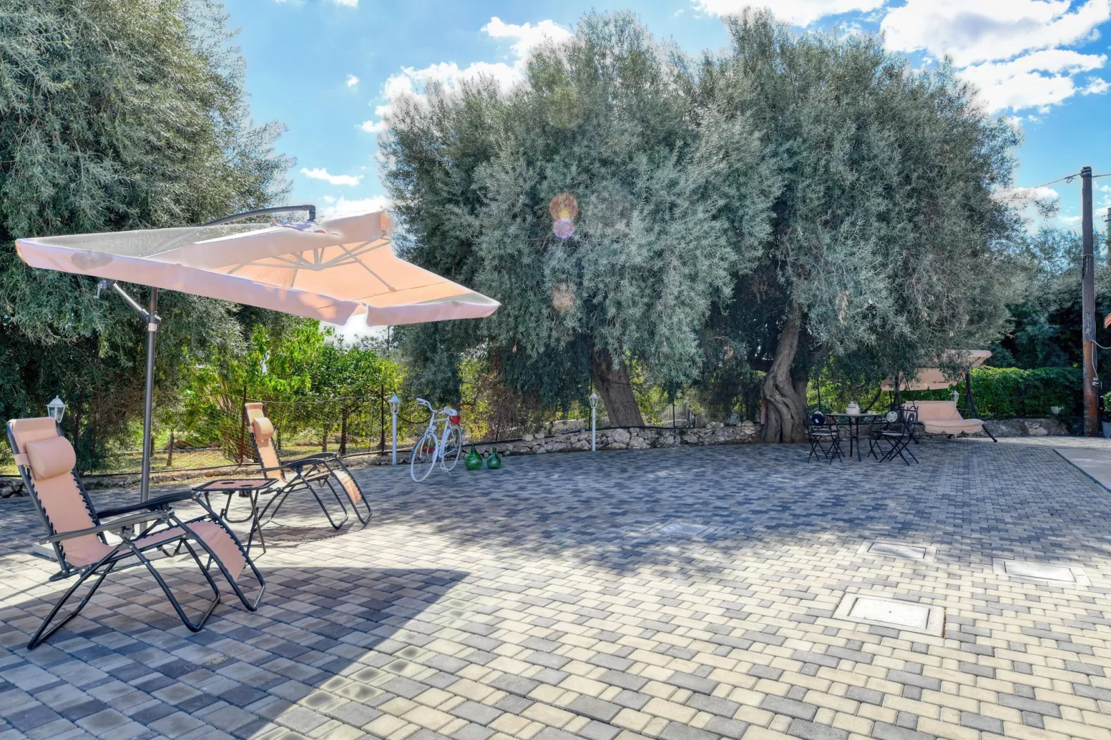 Villa Giugiò mit Privatpool-Tuinen zomer