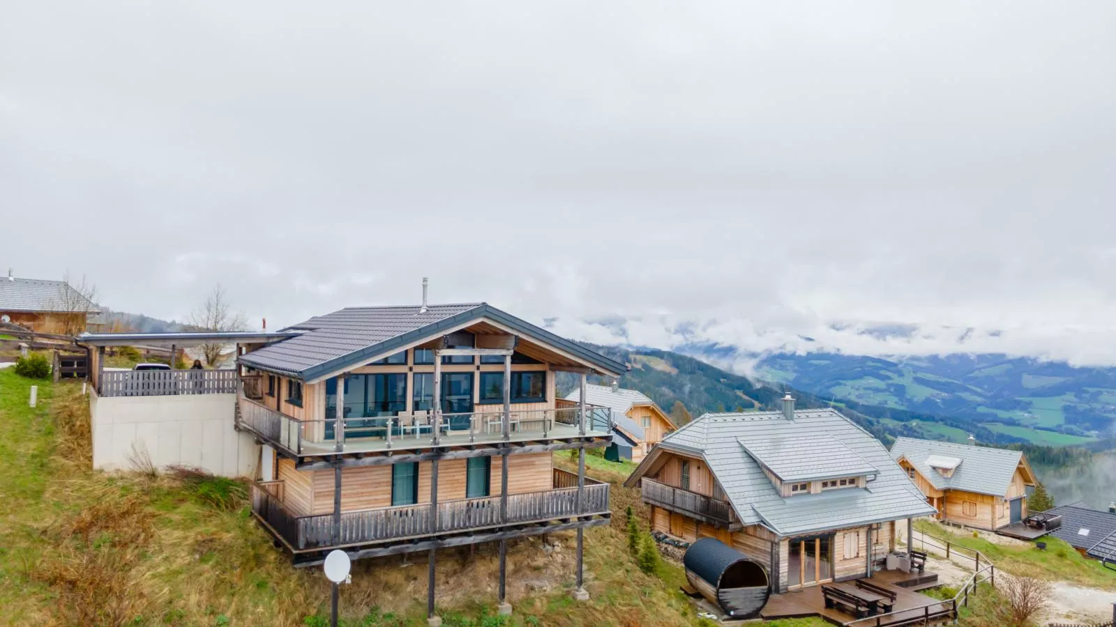 Alpina Lodge-Uitzicht zomer