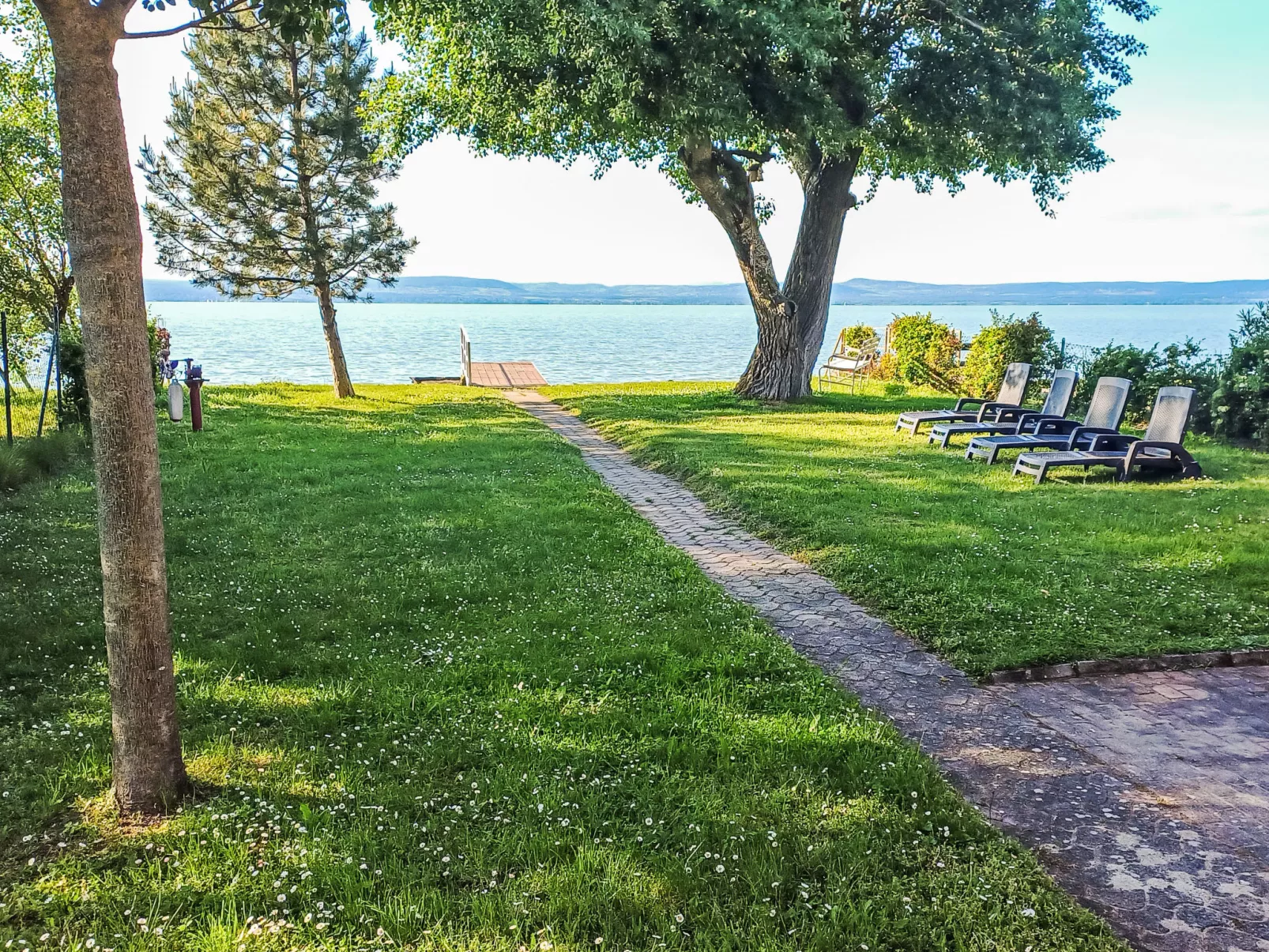Lake House Sundown-Buiten
