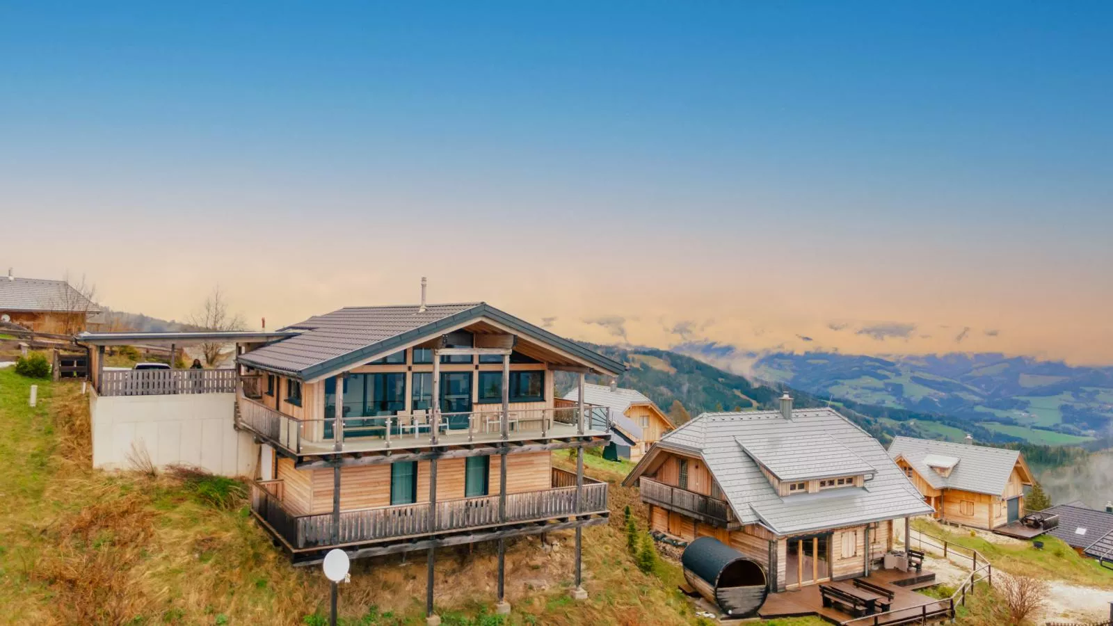 Alpina Lodge-Buitenkant zomer