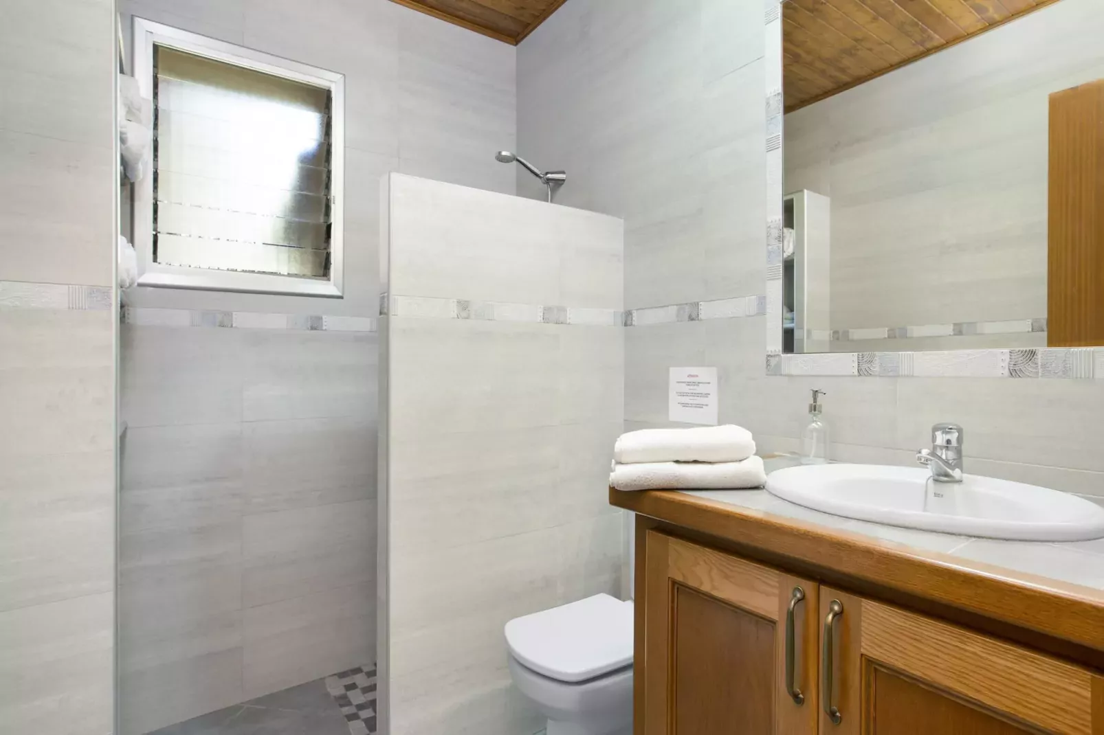 Cipresos 14pax-Badkamer