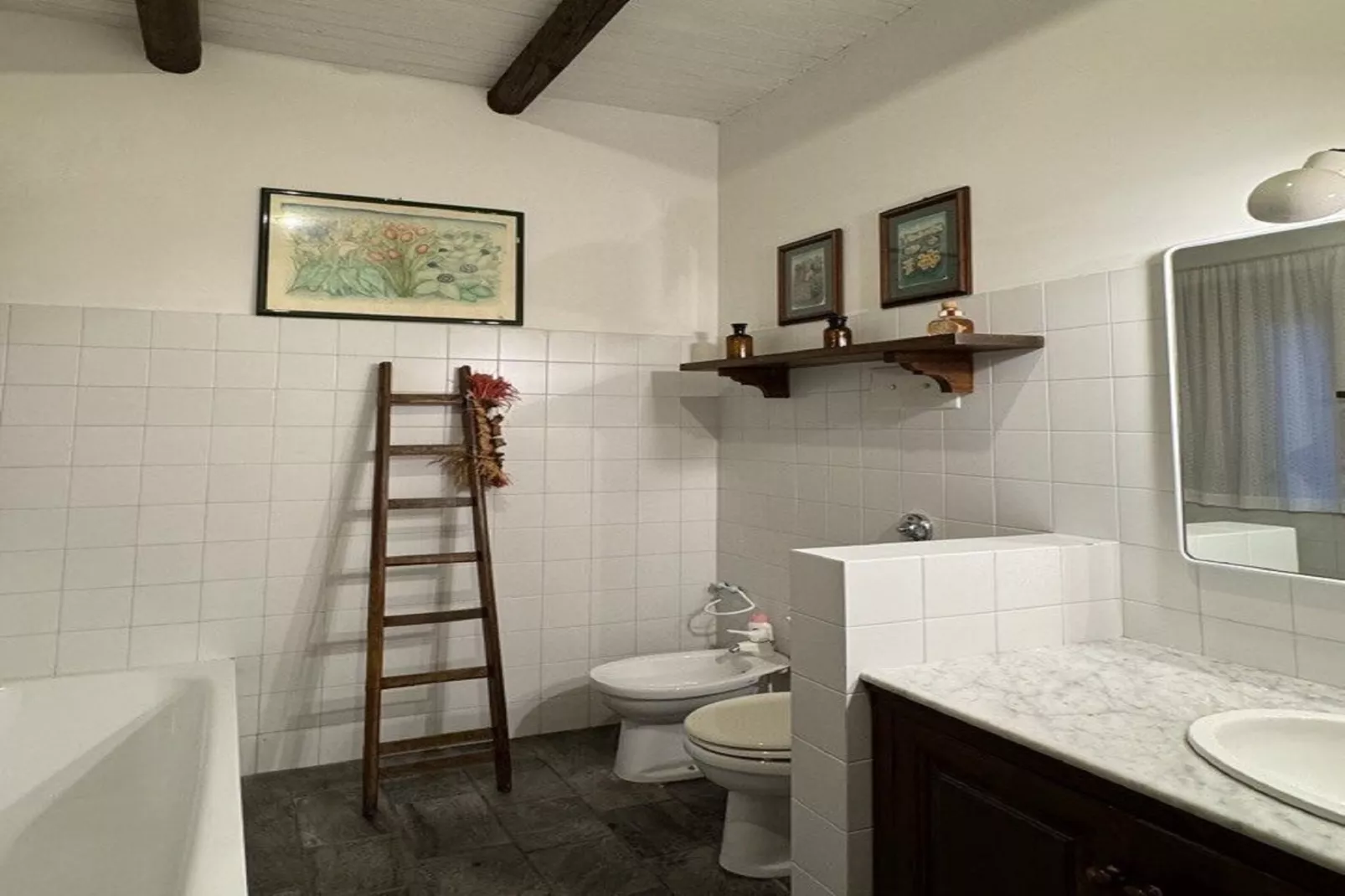 Villa Castelbuono-Badkamer