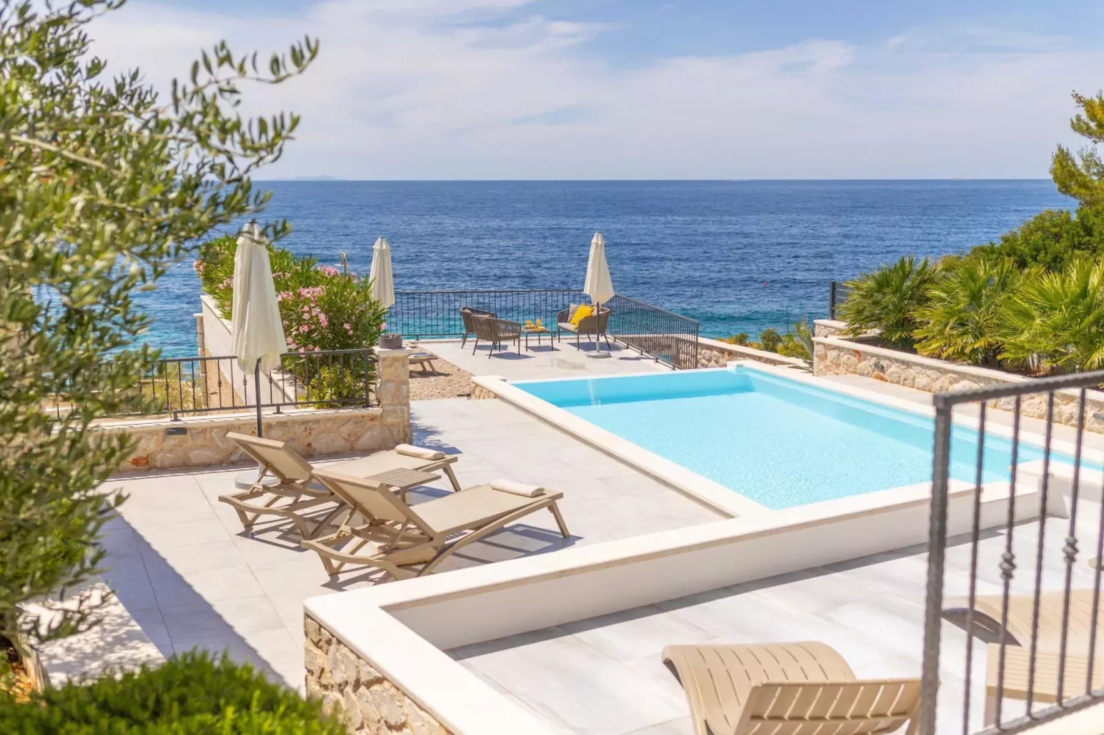 Villa Luce di Mare - Three Bedroom Villa with Pool-Zwembad