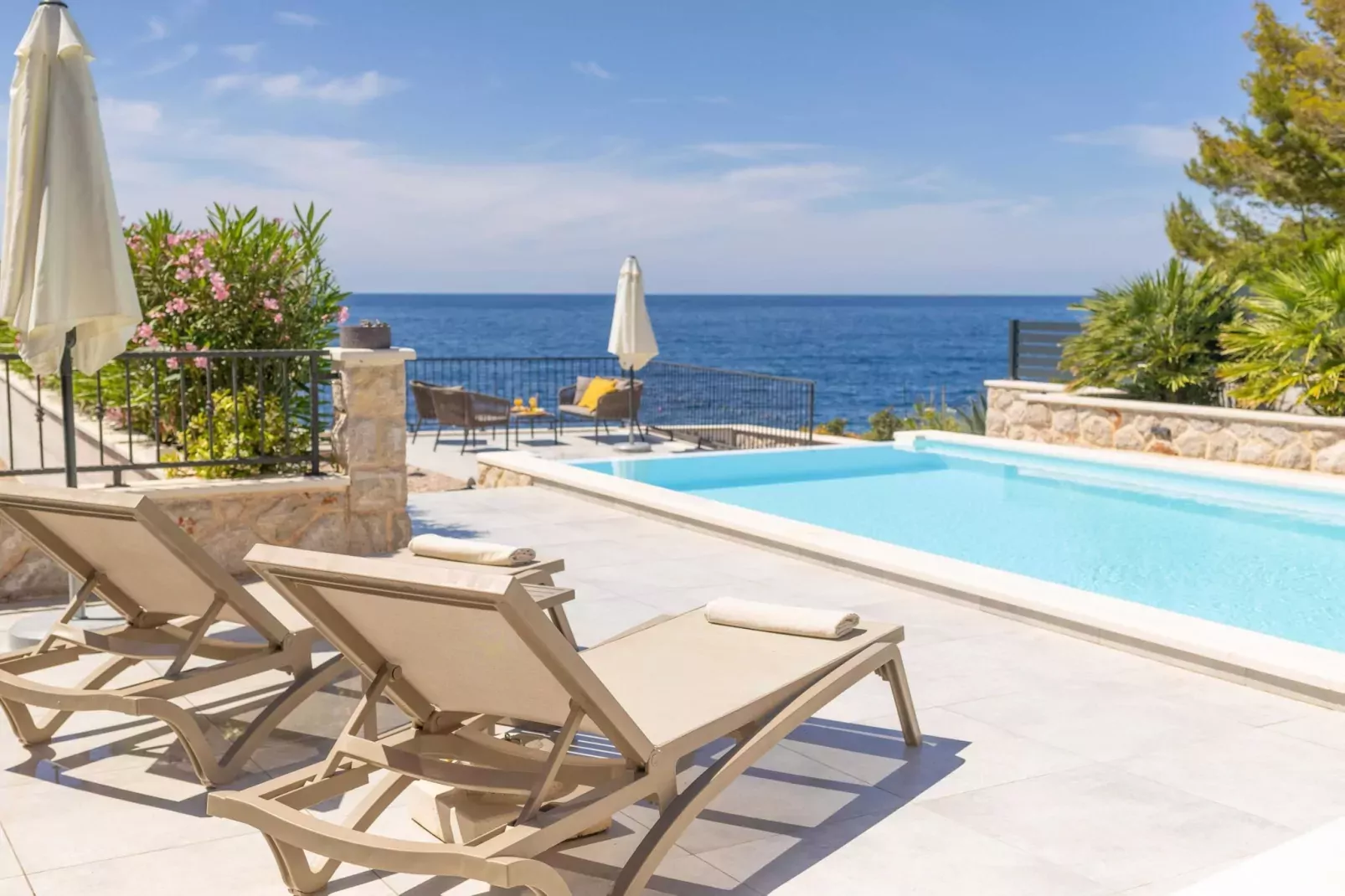 Villa Luce di Mare - Three Bedroom Villa with Pool-Zwembad