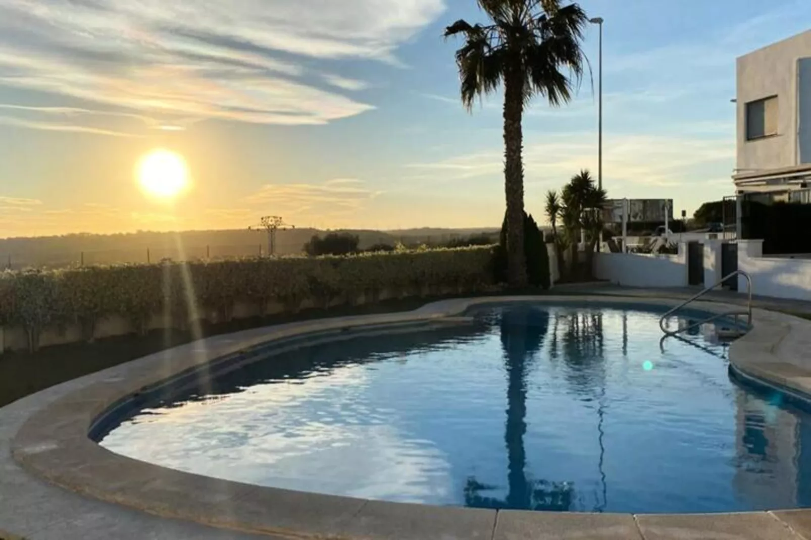 Appartement Moderne Avec Piscine, Terrasse Et Solarium-Image-tags.