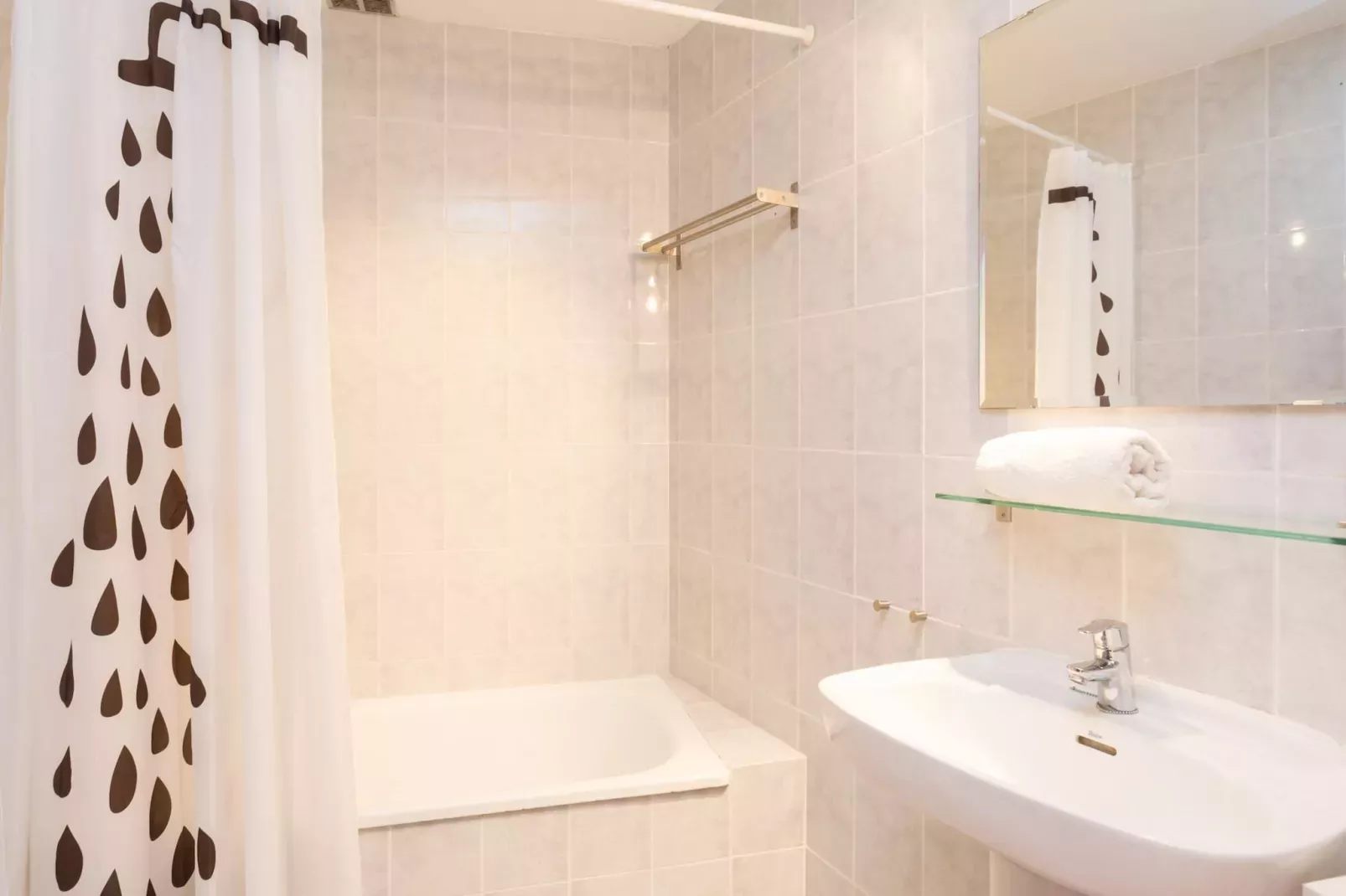 Cipresos 6pax-Badkamer