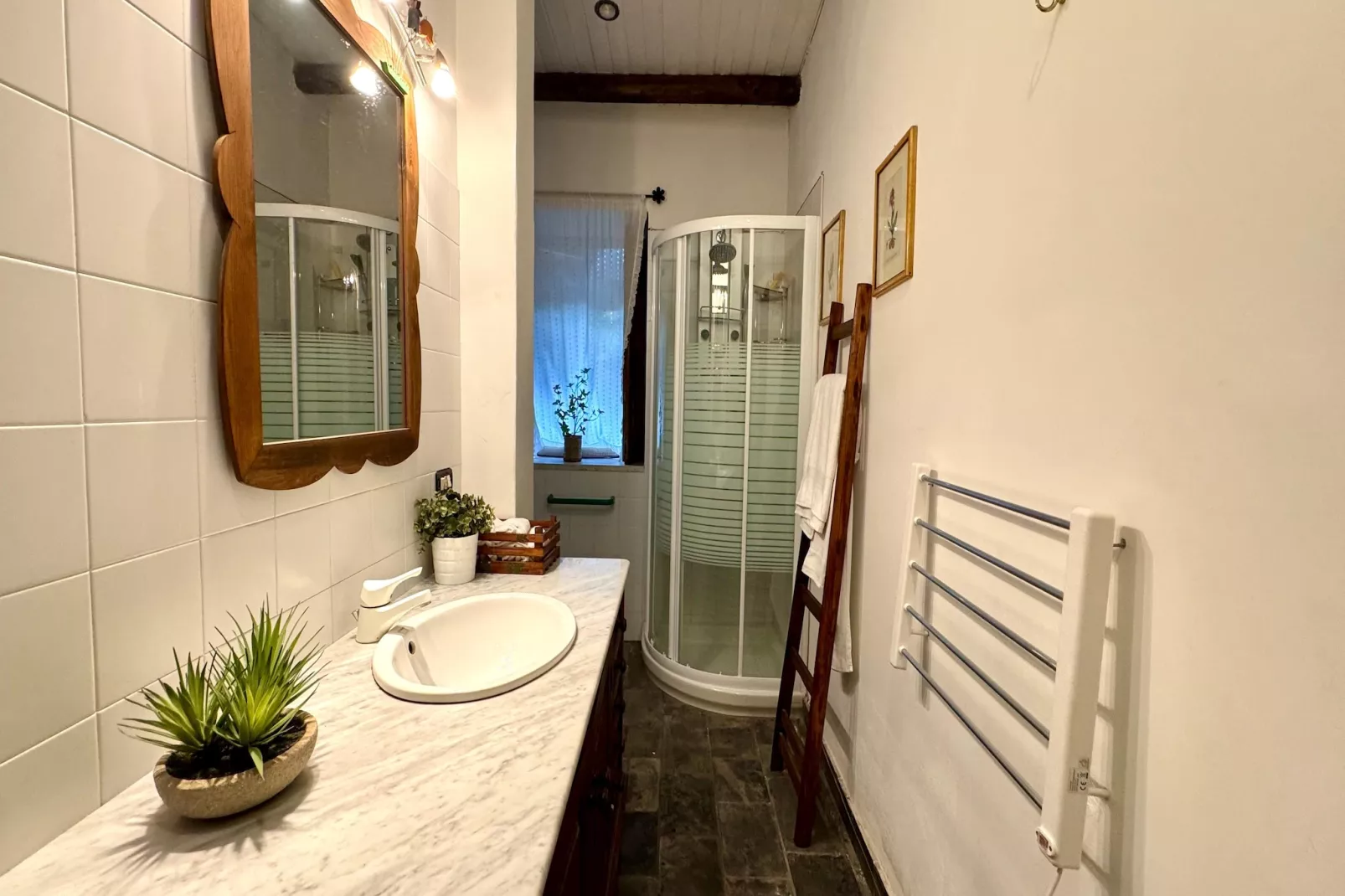 Villa Castelbuono-Badkamer