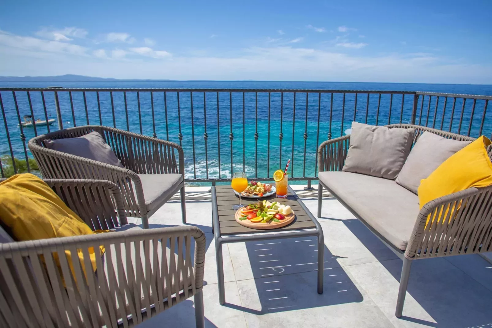 Villa Luce di Mare - Three Bedroom Villa with Pool-Terras