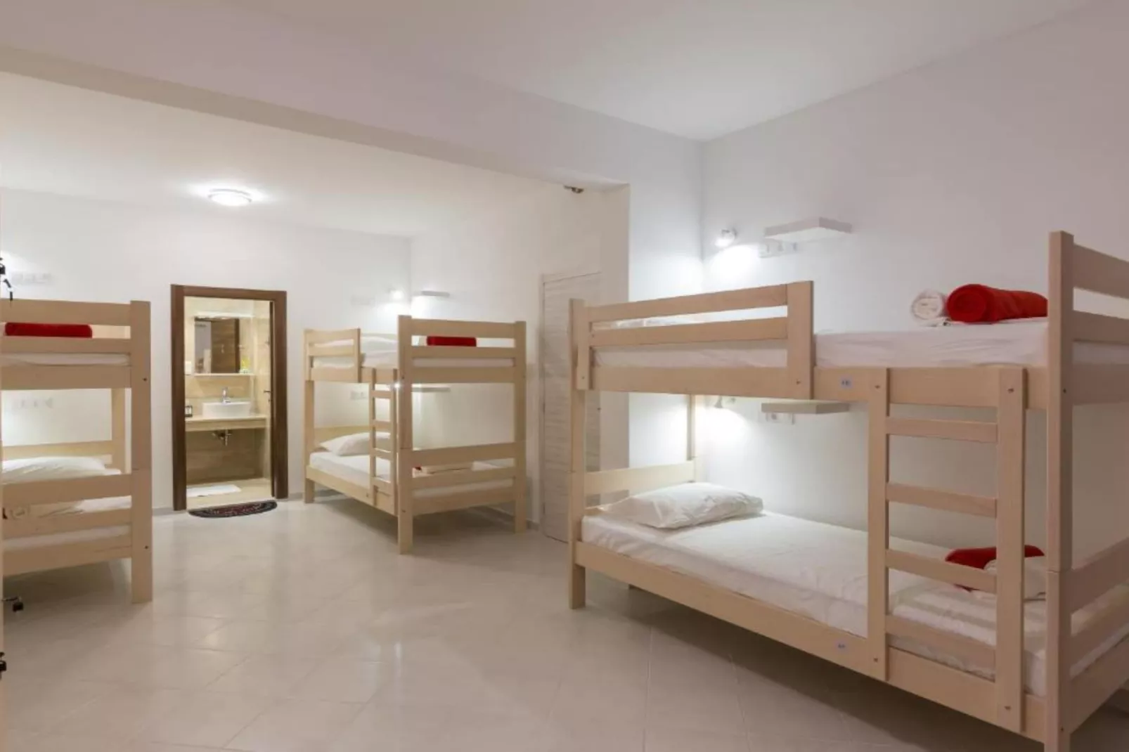 Hostel Free Bird - Bed in Five Bed Mixed Dormitory Room 4 (A)-Slaapkamer