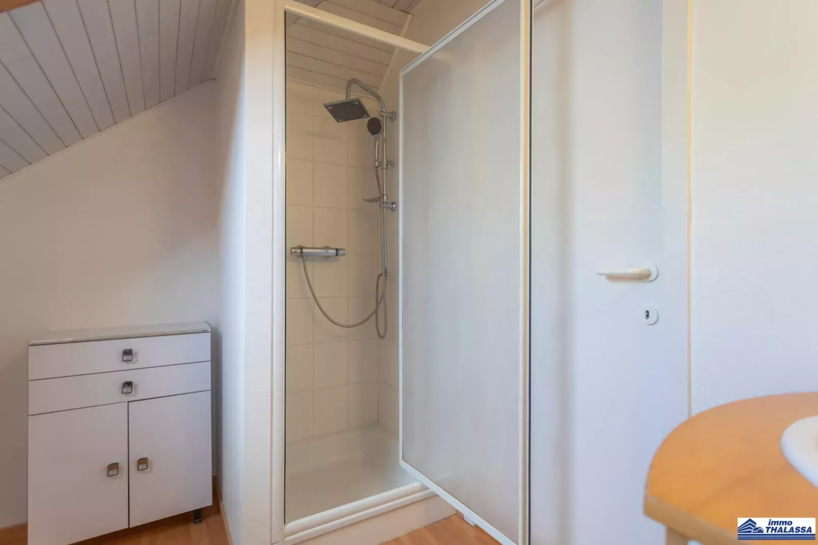 At Home-Badkamer