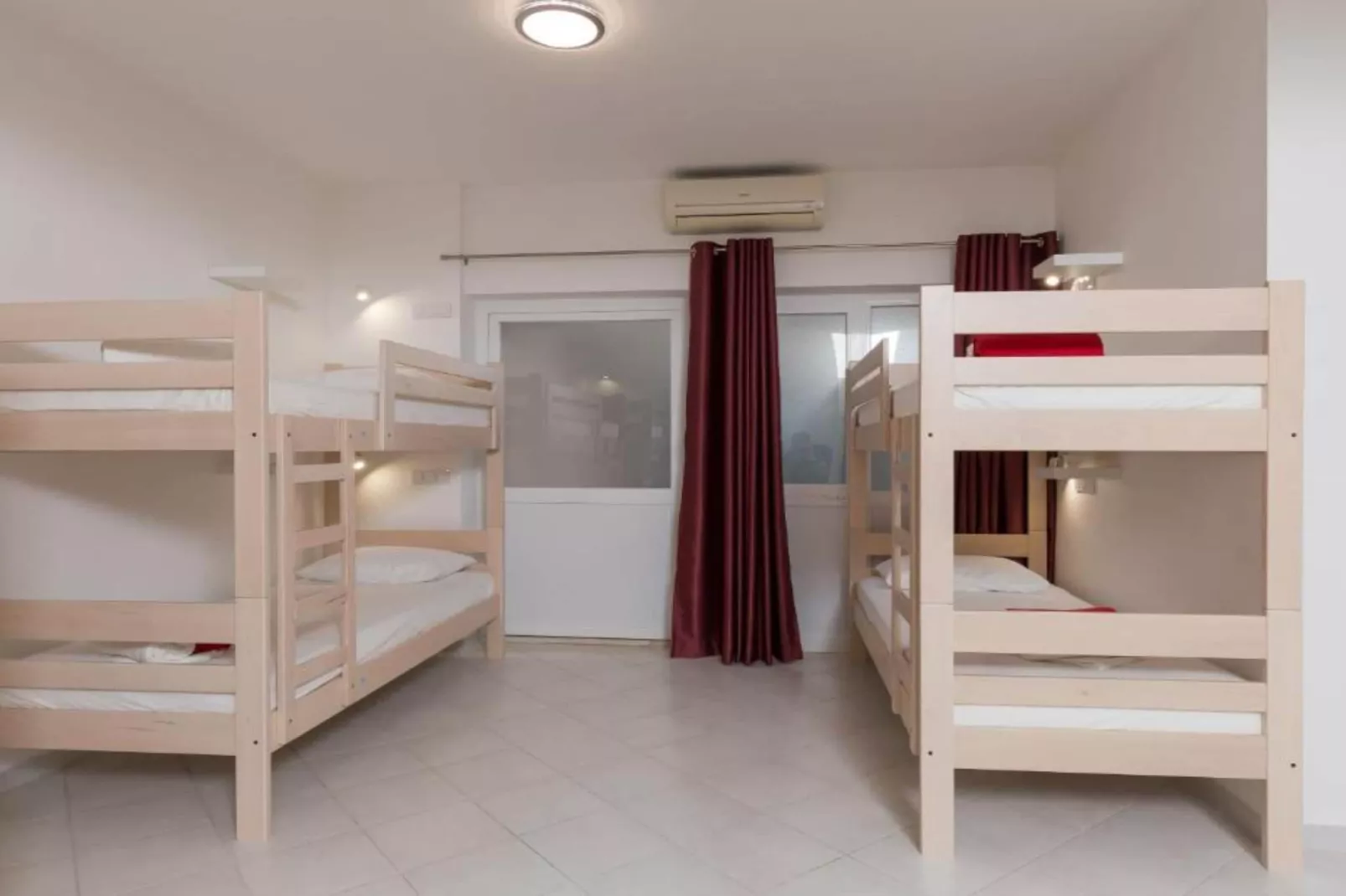 Hostel Free Bird - Bed in Five Bed Mixed Dormitory Room 4 (A)-Slaapkamer