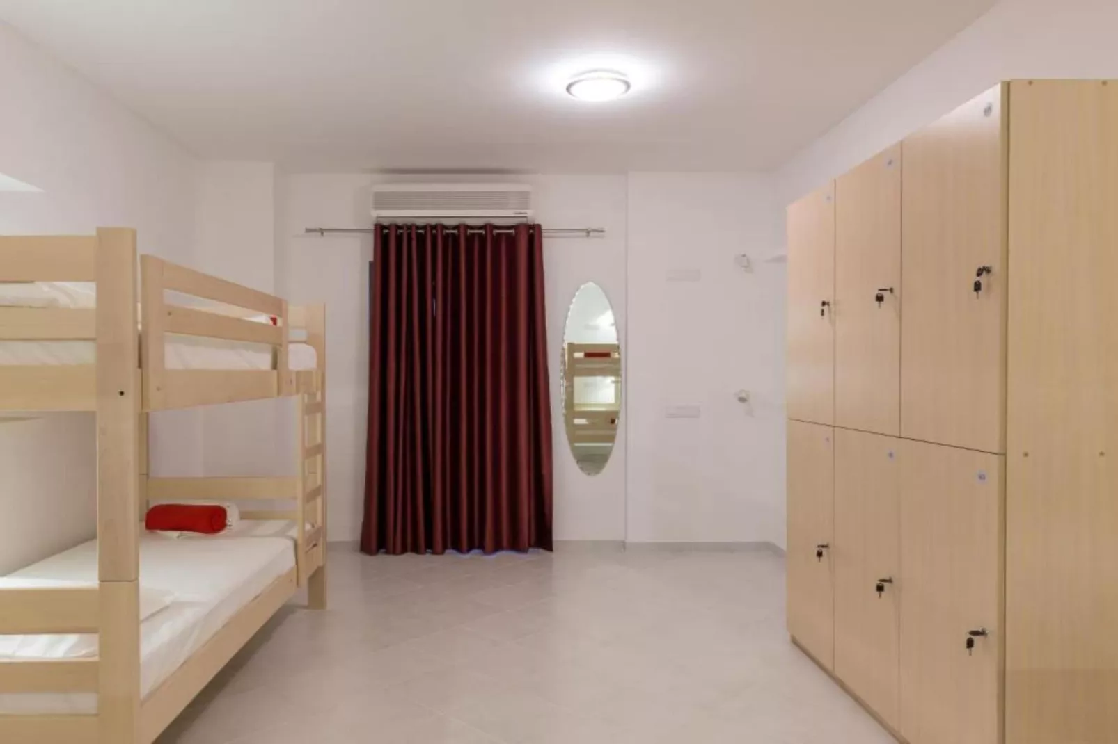 Hostel Free Bird - Bed in Five Bed Mixed Dormitory Room 4 (A)-Slaapkamer