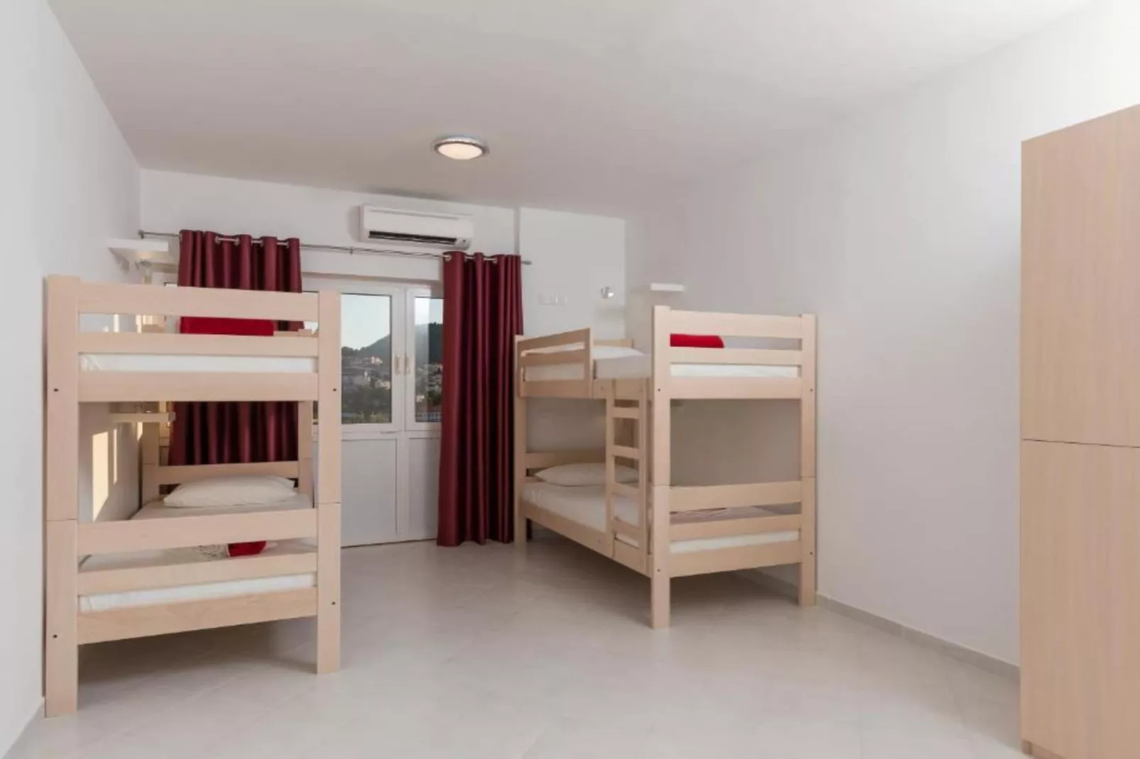 Hostel Free Bird - Bed in Five Bed Mixed Dormitory Room 4 (A)-Slaapkamer