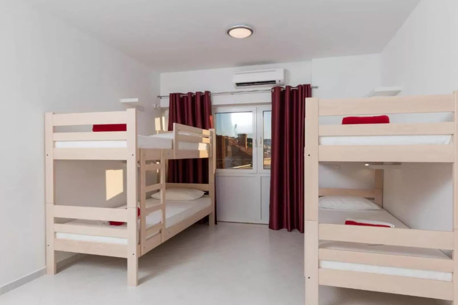 Hostel Free Bird - Bed in Five Bed Mixed Dormitory Room 4 (A)-Slaapkamer
