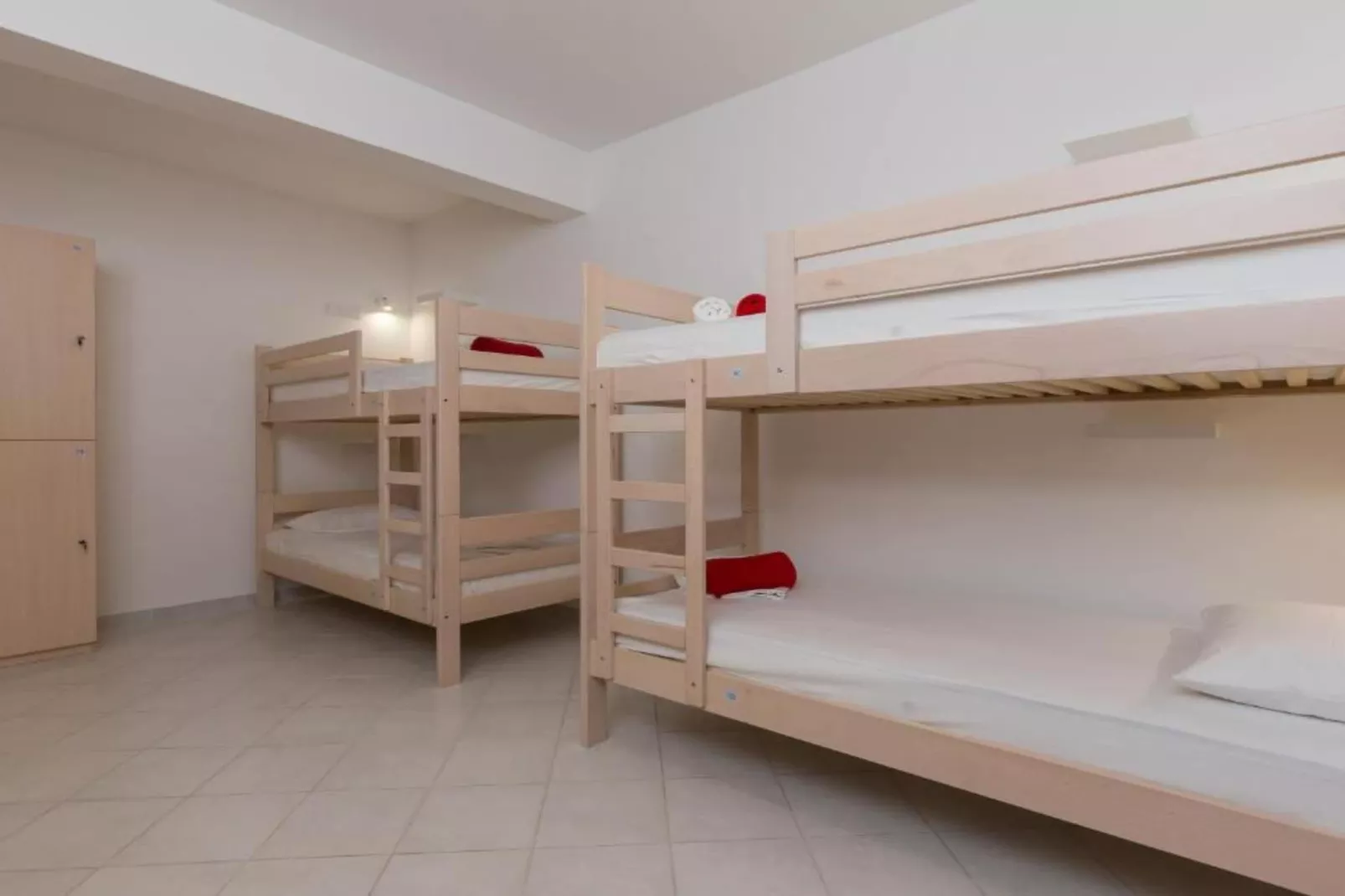 Hostel Free Bird - Bed in Five Bed Mixed Dormitory Room 4 (A)-Slaapkamer