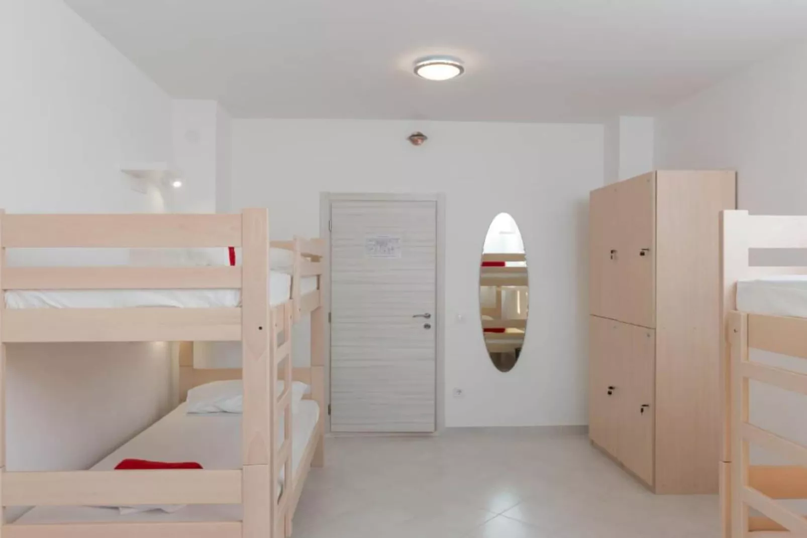 Hostel Free Bird - Bed in Five Bed Mixed Dormitory Room 4 (A)-Slaapkamer