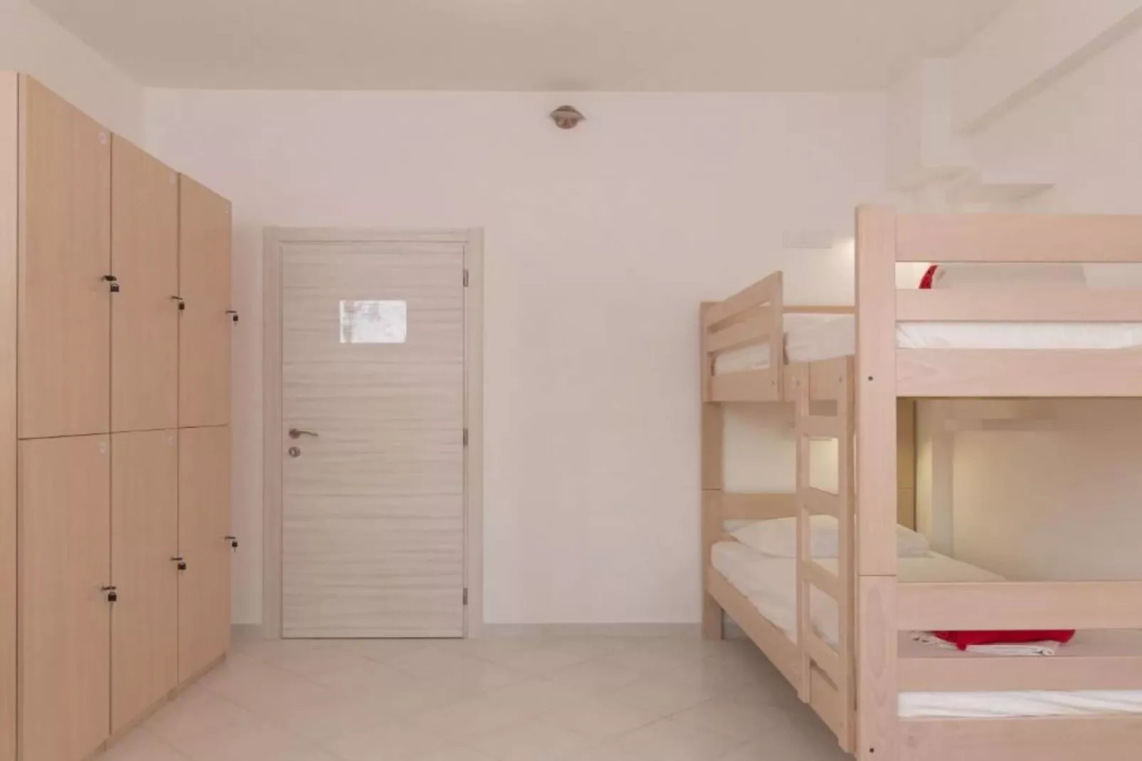 Hostel Free Bird - Bed in Five Bed Mixed Dormitory Room 4 (A)-Slaapkamer