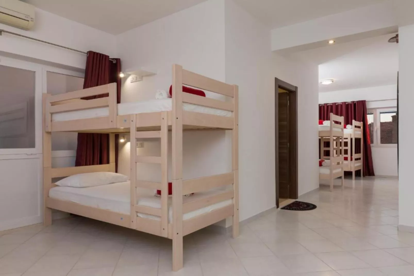 Hostel Free Bird - Bed in Five Bed Mixed Dormitory Room 4 (A)-Slaapkamer