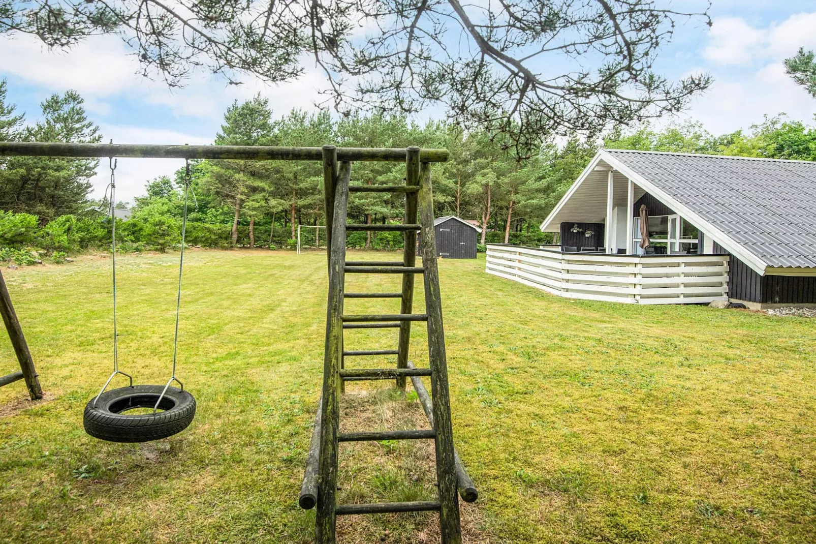 Lichte huisje met overdekt terras-By Traum