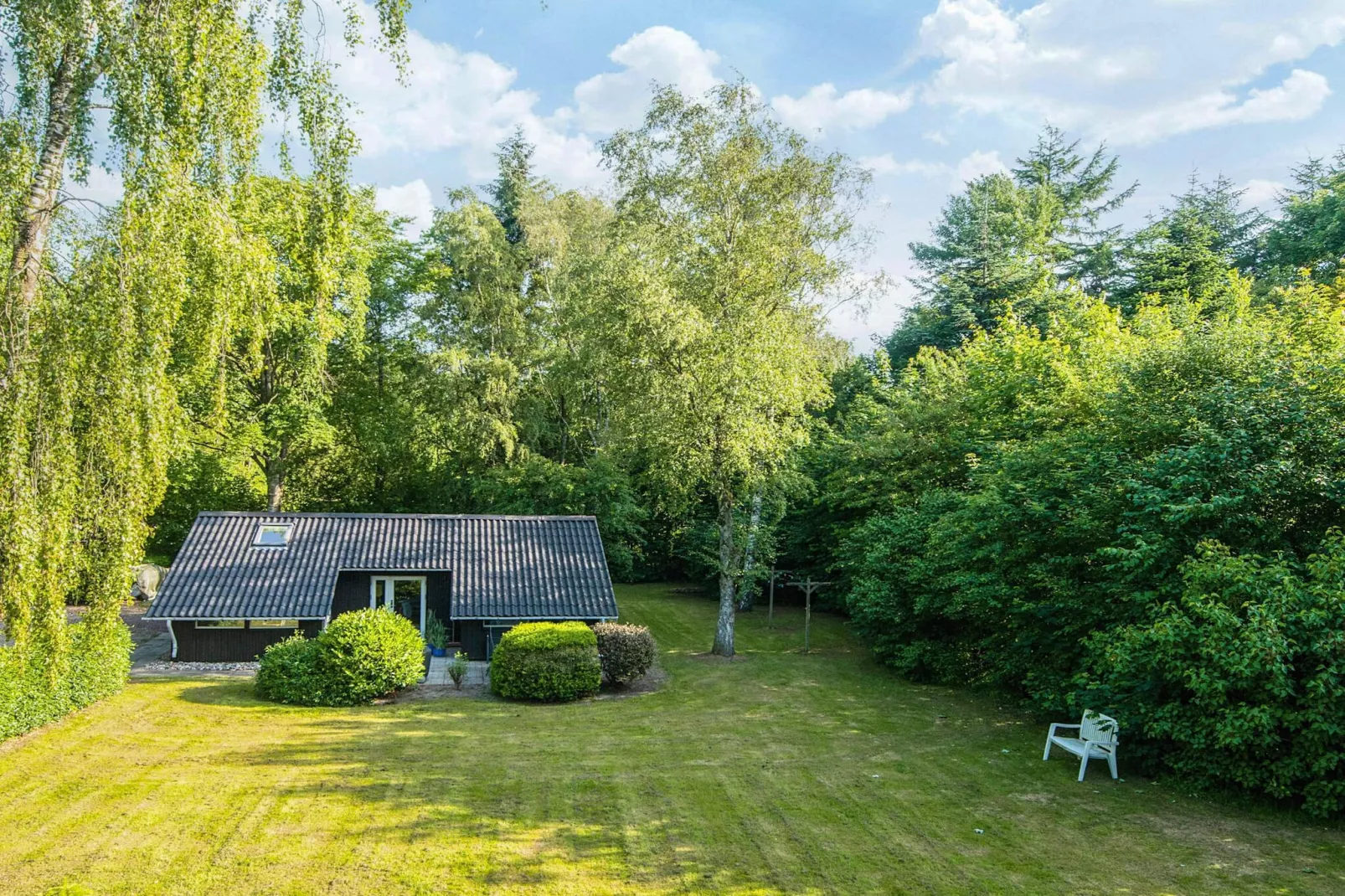 Familiehuisje met terras en gazon-Buitenlucht