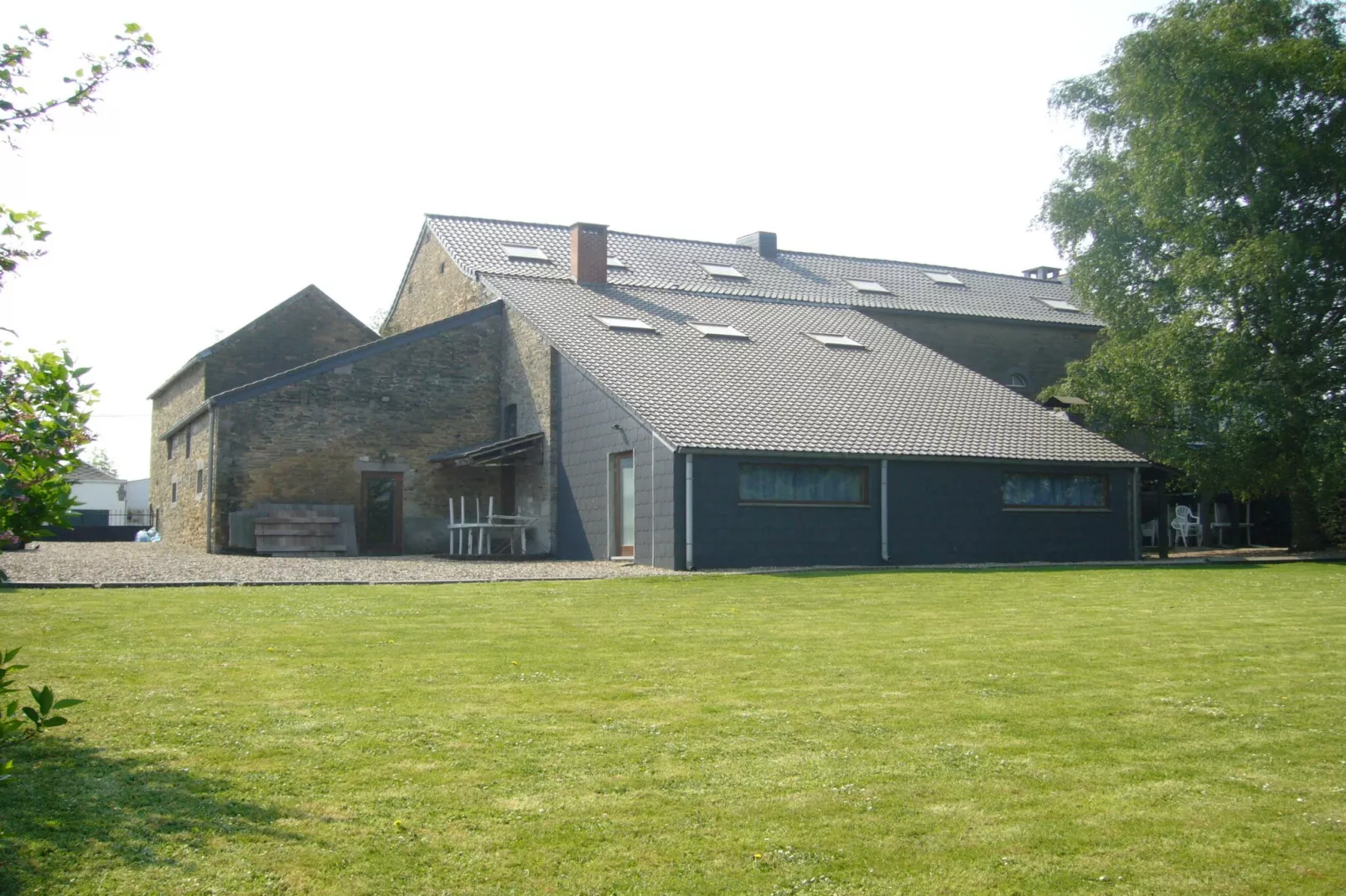 La Ferme de la Buissonniere-Buitenkant zomer