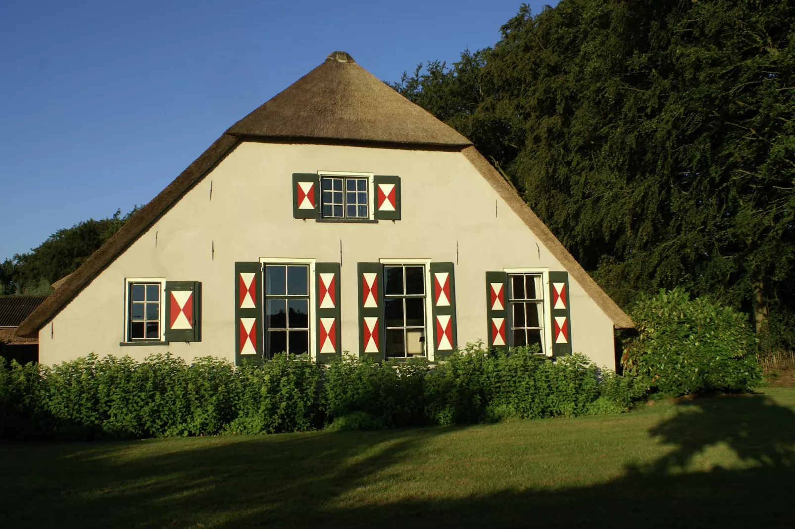 Hofstede Groot Blankenstein-Buitenkant zomer
