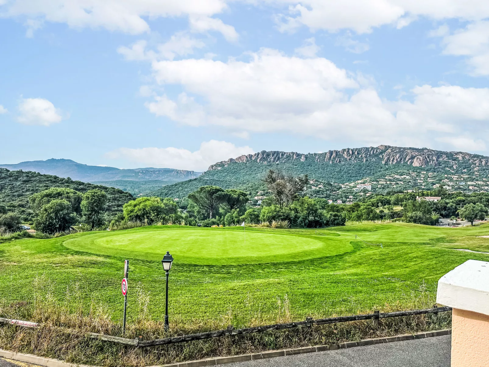 Le Village (C1201)