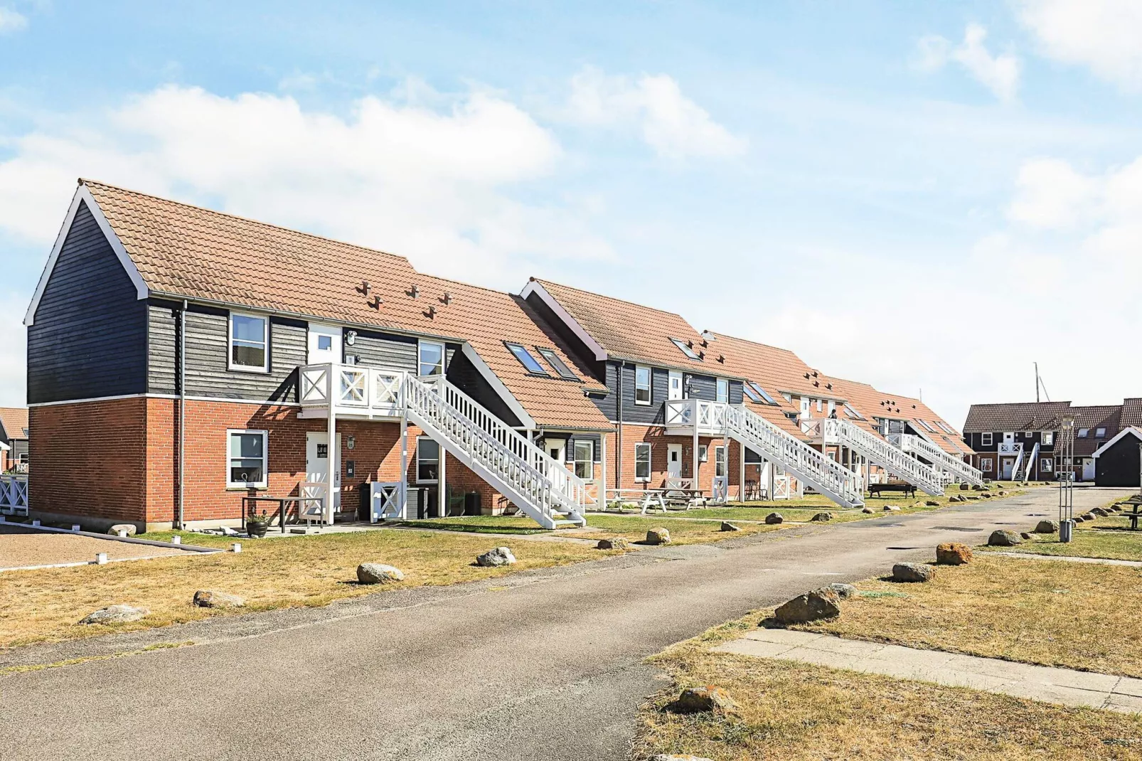 3 room,m/Harbour View,2 levels
