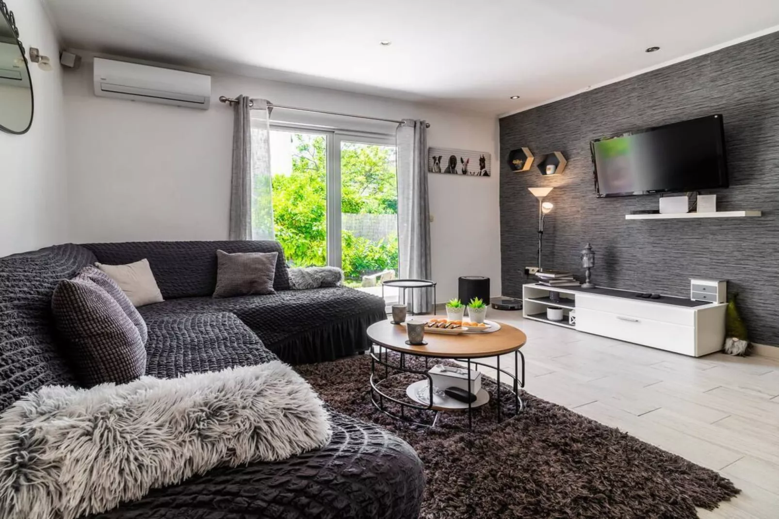Holiday Home Sunny Side - Six Bedroom Holiday Home