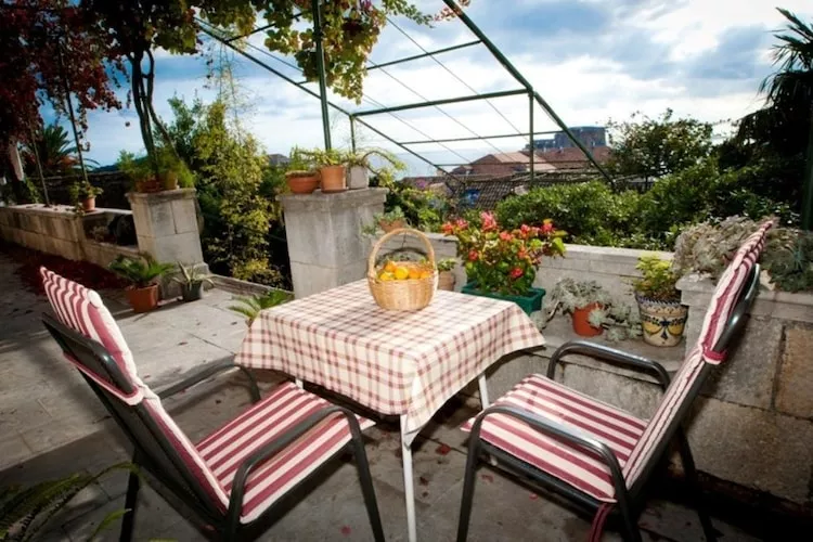Villa Iveta - Triple Room with Private External Bathroom (Marija)