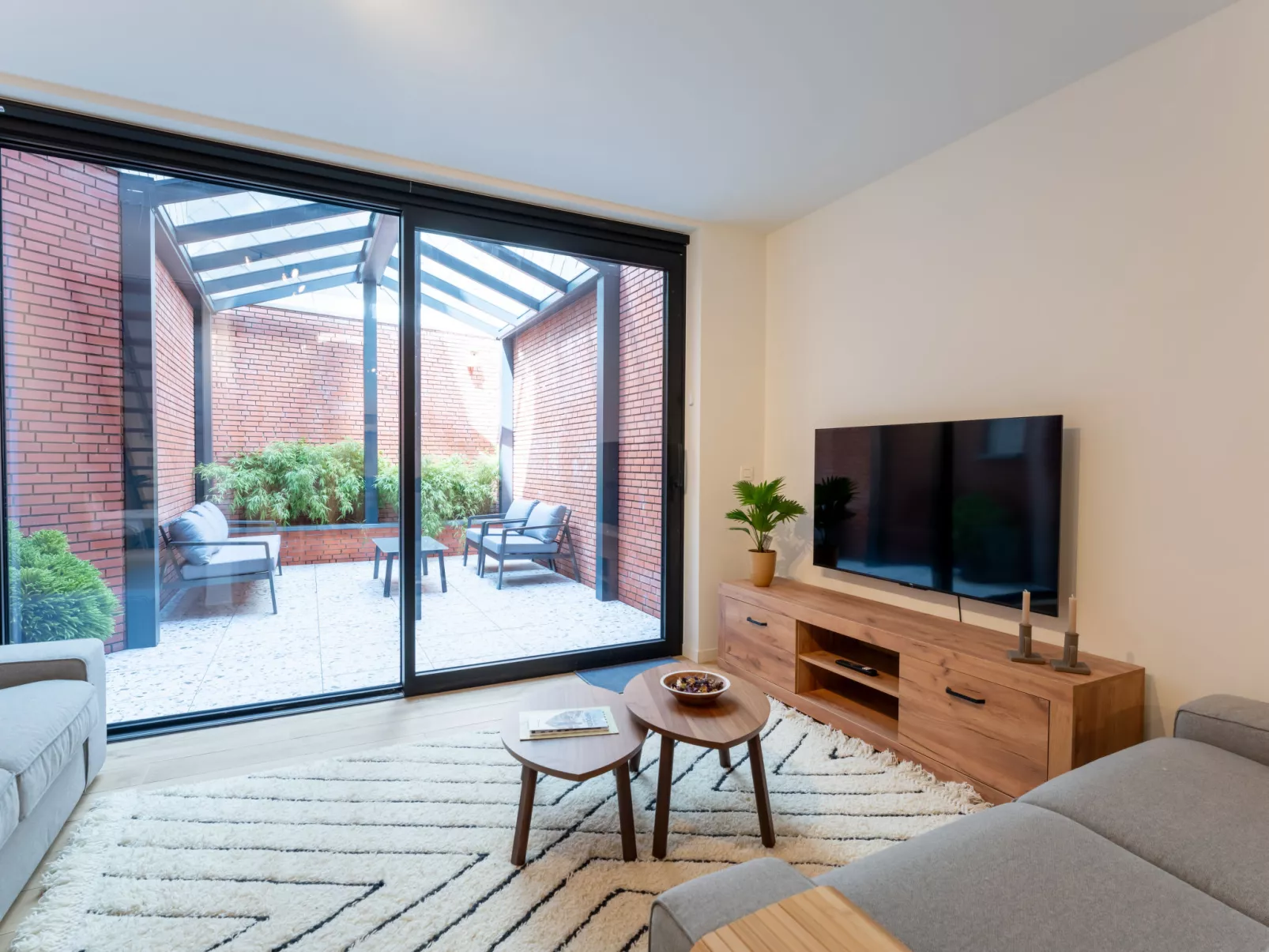 Petit Bordeaux with terrace