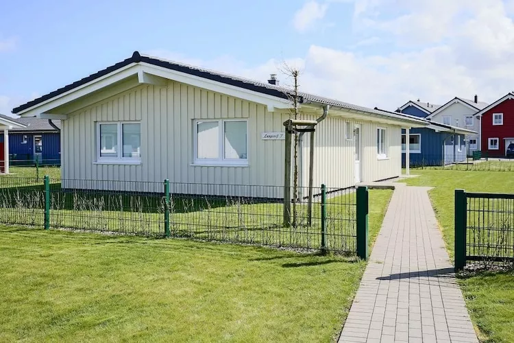 Ferienhaus Langeneß-Buitenkant zomer