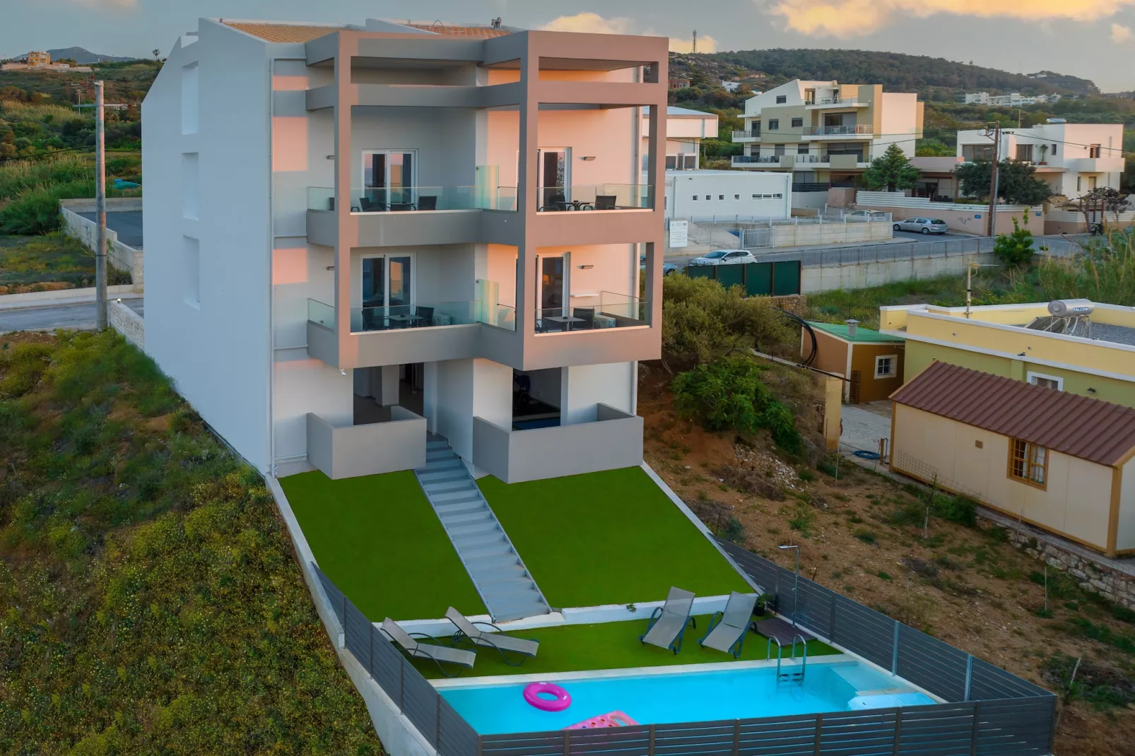 Creta Sun, 111 Studio City View