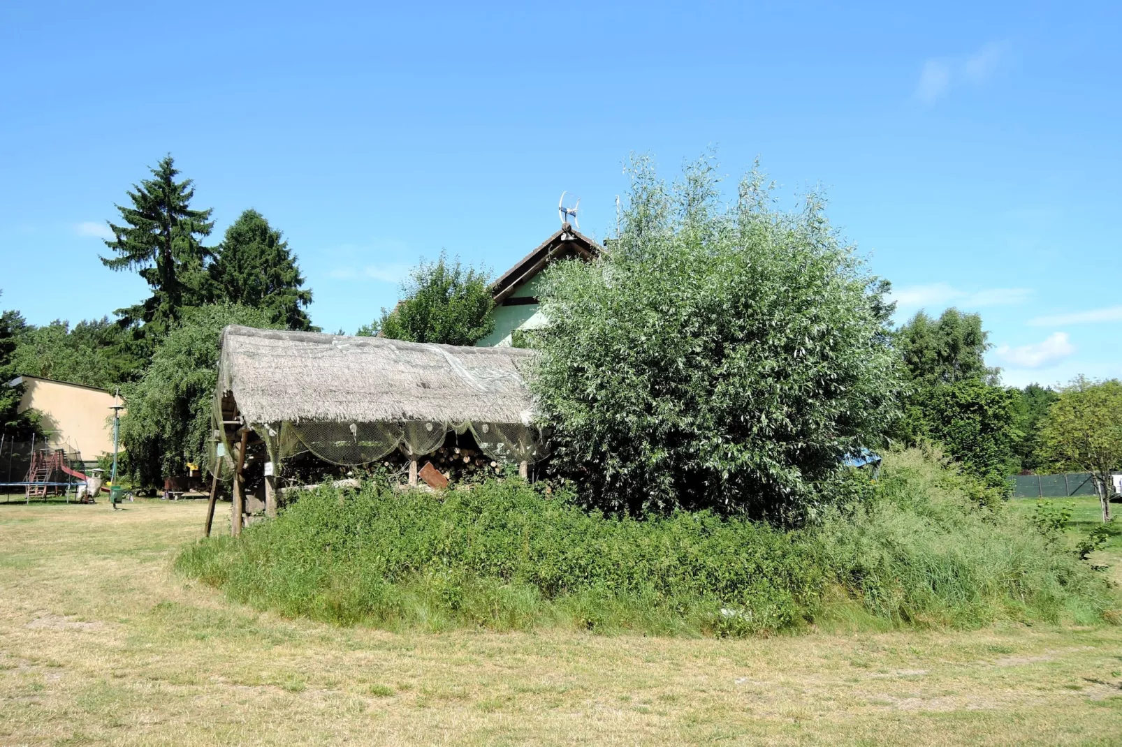 Pod świerkami pokój nr 4 dla 5 osób - Tuinen zomer