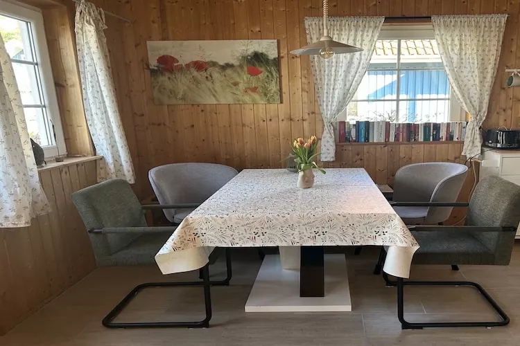 Ferienhaus Reet 65 qm-Eetkamer