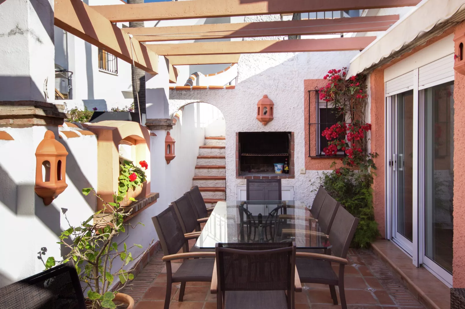 Casa Estoril-Eetkamer