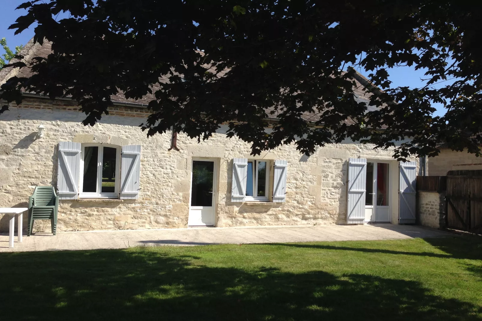 Clos Bourguin-Buitenkant zomer
