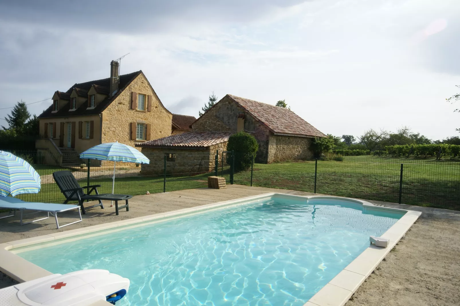 Maison de vacances Prats du Périgord  	Mas de Mouly-Buitenkant zomer
