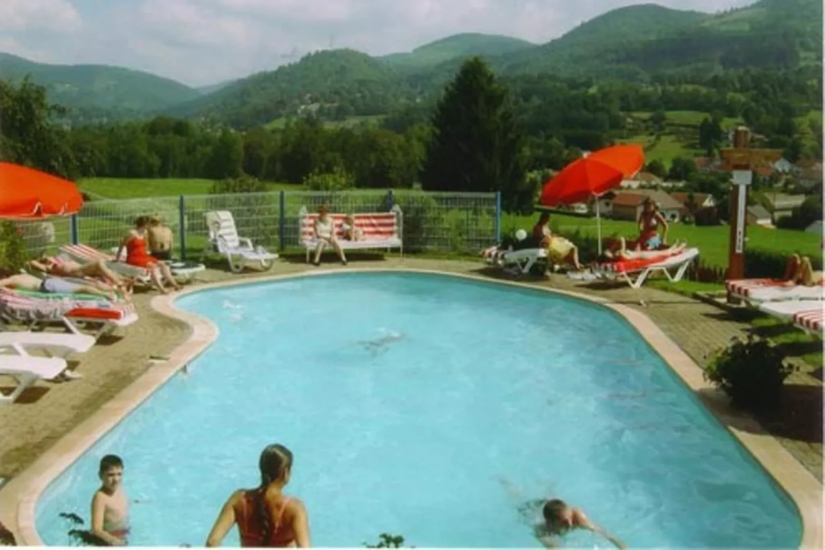 Les Chalets des Ayes 9-Zwembad
