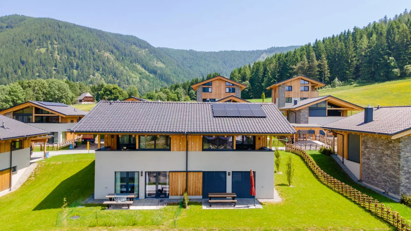 Grebenzen Lodge Hirsch-Buitenkant zomer